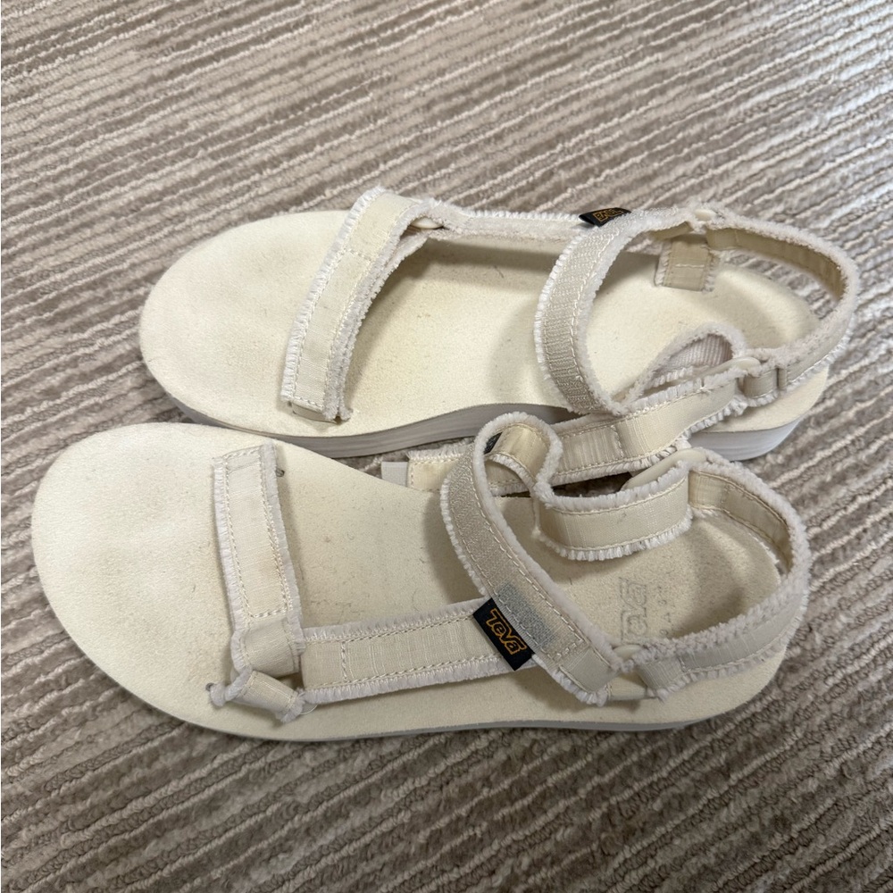 Teva Cream Sandals with Adjustable Straps and Platform Sole
